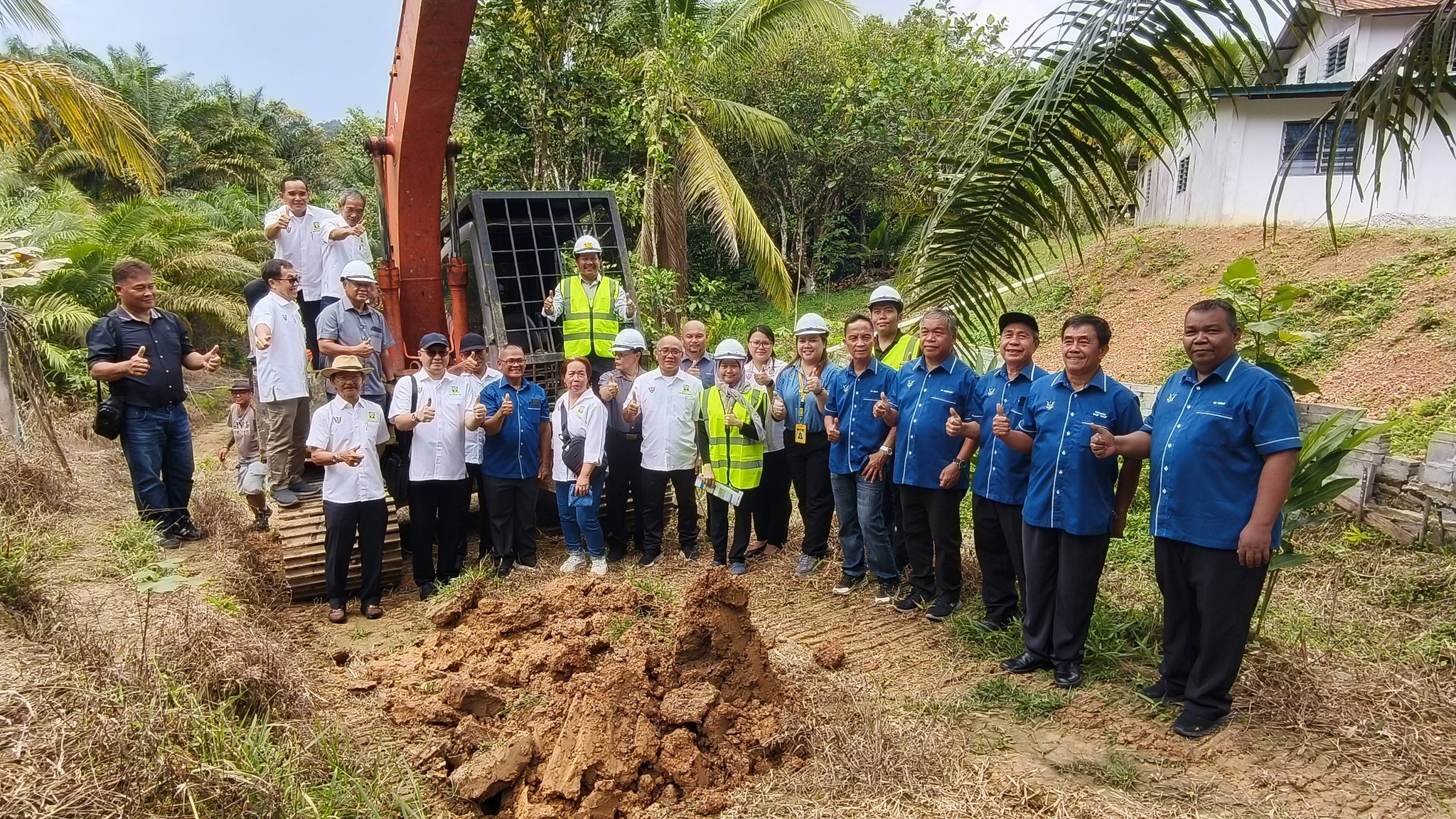 RM3.3 Juta Bina Jalan Pertanian Kampung Gahat Mawang